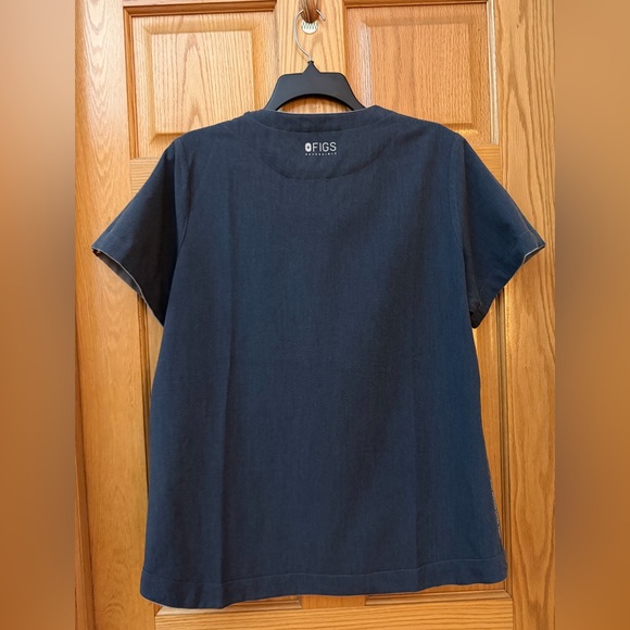 Figs Reversible Scrub Top - Picture 4 of 9
